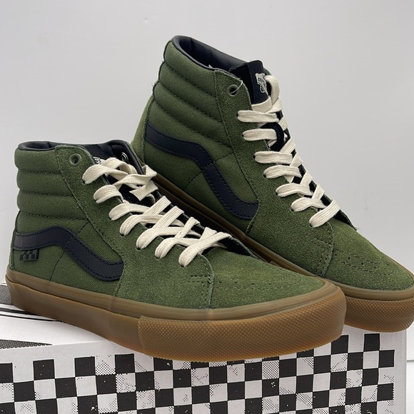 Vans WMNS Skate Sk8-Hi Green/Gum
VN0A5FCC17P
Sneakersers - Picture 4 of 16